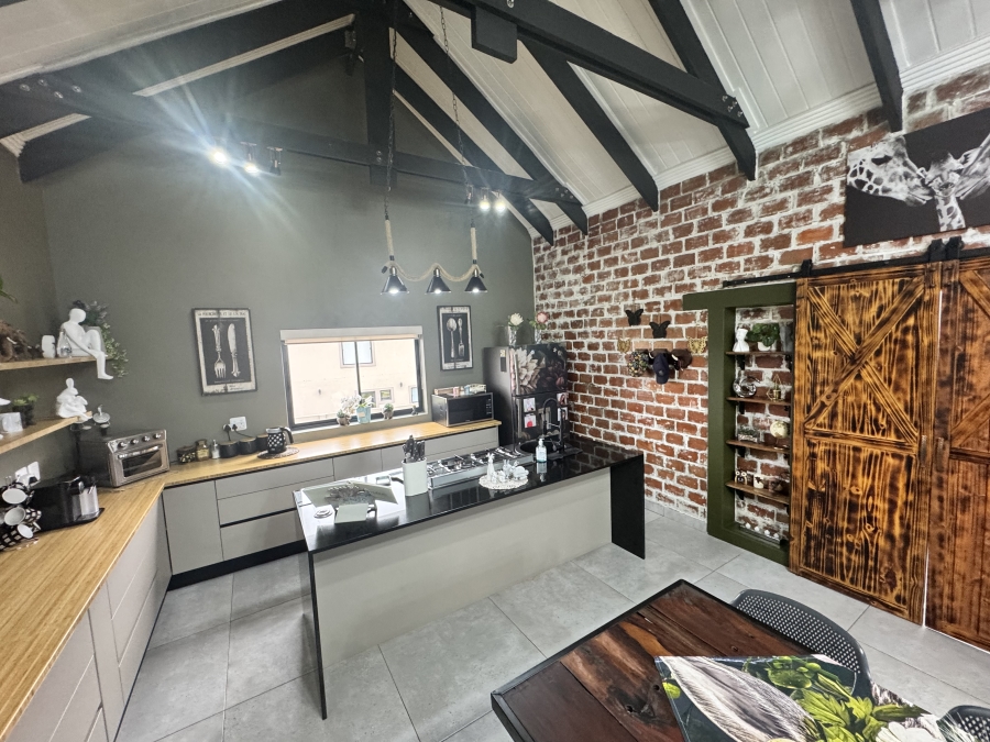 4 Bedroom Property for Sale in Outeniquasbosch Western Cape